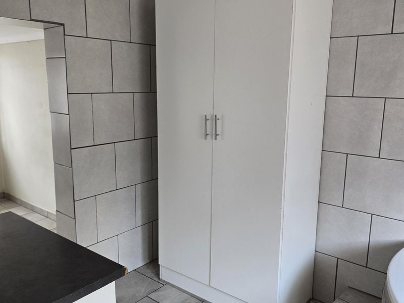 Spacious 1 Bedroom Flat to rent in Mooinooi - Photo 7