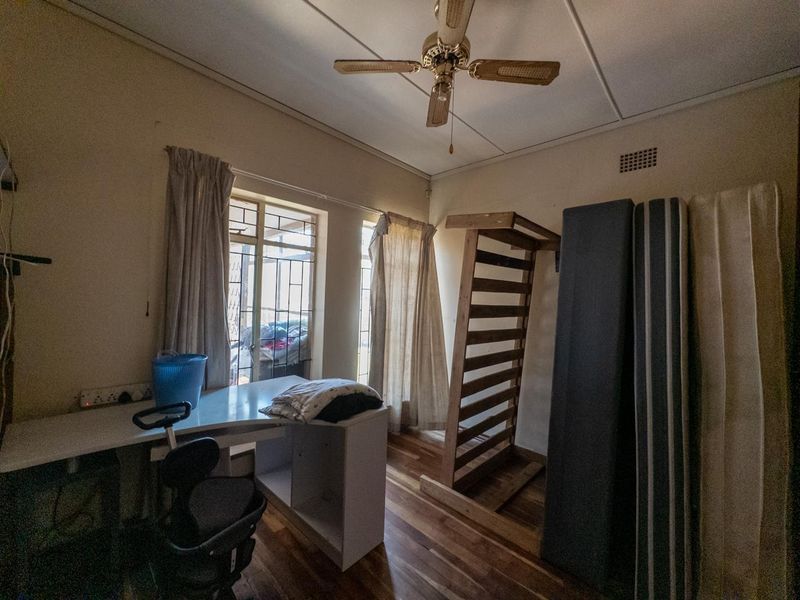Spacious Family Home with a Stunning 2-Bedroom Flatlet - Photo 10