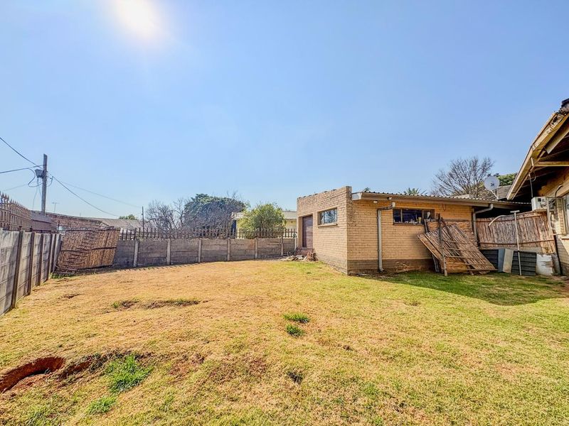 Three Bedroom House for Sale in Brenthurst, Brakpan - Photo 3