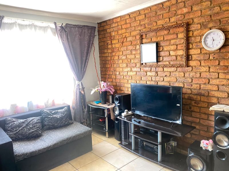 Stylish 2 bed Apartment For Sale - Photo 6