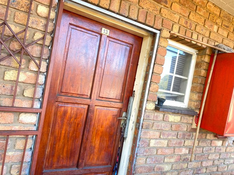 Stylish 2 bed Apartment For Sale - Photo 2