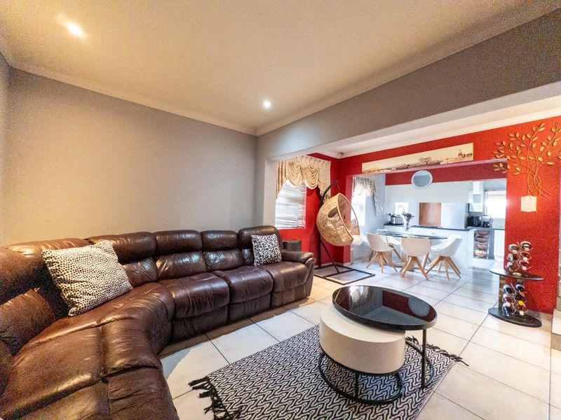 Modern 3-Bedroom Duplex Townhouse for Sale in Bentley Park, Sonneveld Estate - Photo 9