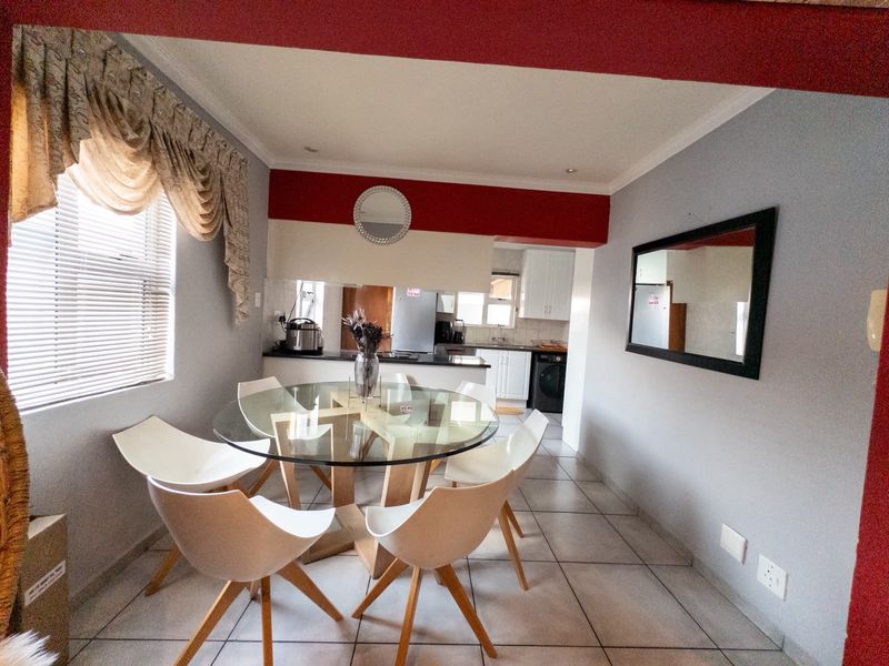 Modern 3-Bedroom Duplex Townhouse for Sale in Bentley Park, Sonneveld Estate - Photo 8