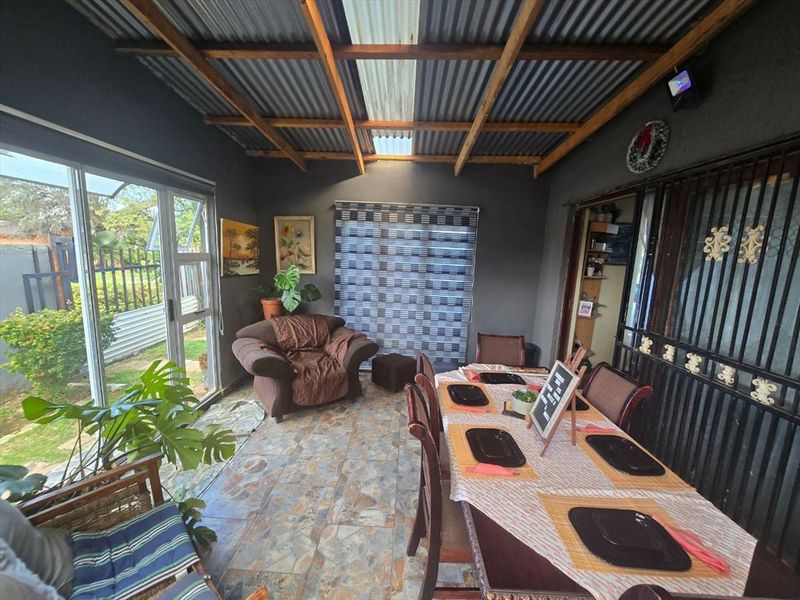 4 BEDROOM FAMILY HOME WITH GRANNY FLAT KEMPTON PARK WEST - Photo 10