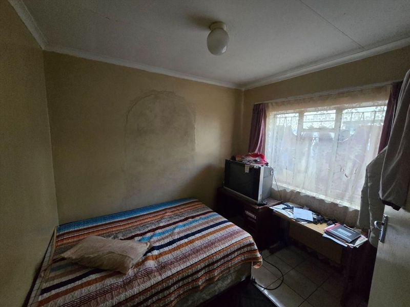 4 BEDROOM FAMILY HOME WITH GRANNY FLAT KEMPTON PARK WEST - Photo 8