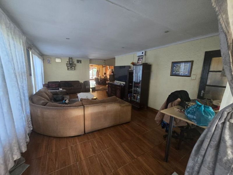 4 BEDROOM FAMILY HOME WITH GRANNY FLAT KEMPTON PARK WEST - Photo 5