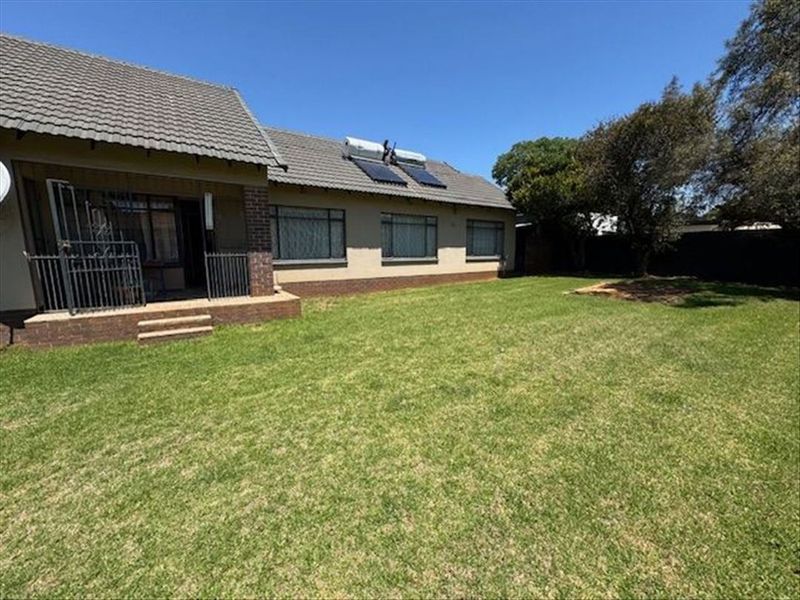 The Family Home You've Been Waiting For - Photo 1