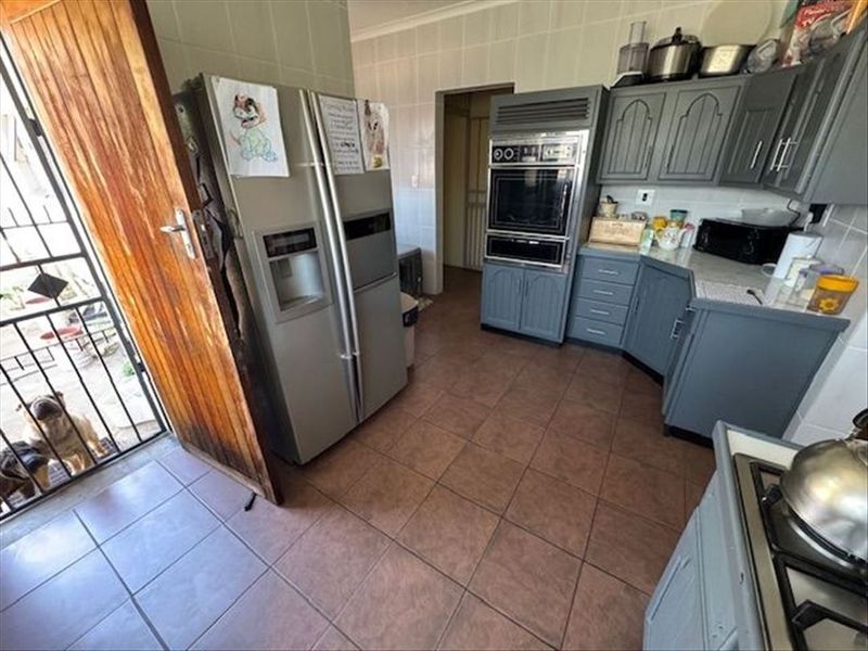 The Family Home You've Been Waiting For - Photo 5