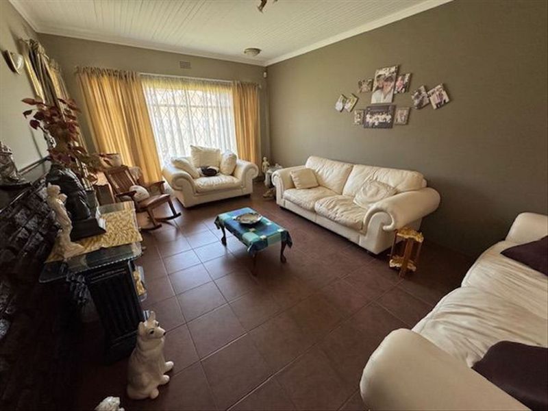 The Family Home You've Been Waiting For - Photo 4