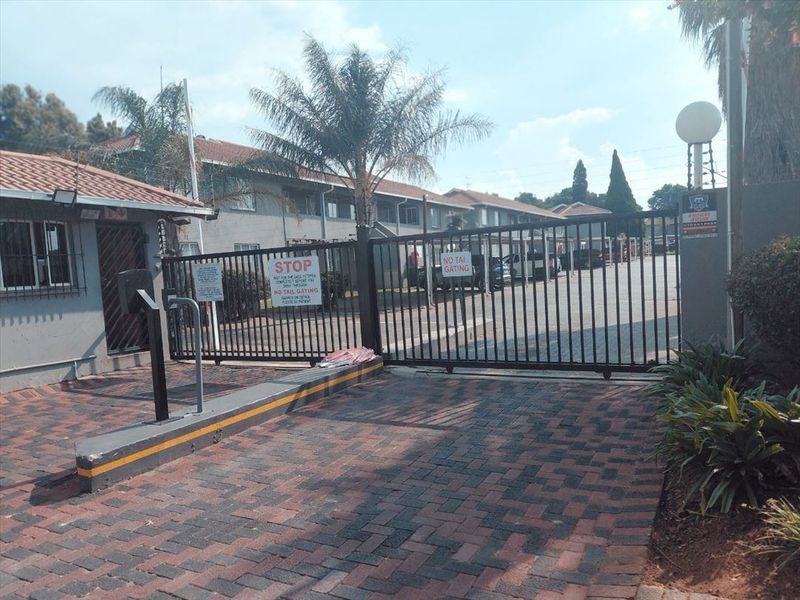 2 Bedroom Ground floor townhouse in Glen Marais - Photo 1