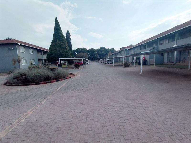 2 Bedroom Ground floor townhouse in Glen Marais - Photo 8