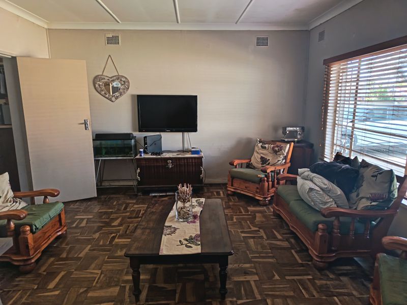 Three bedroom house in Meyerton Central - Photo 3