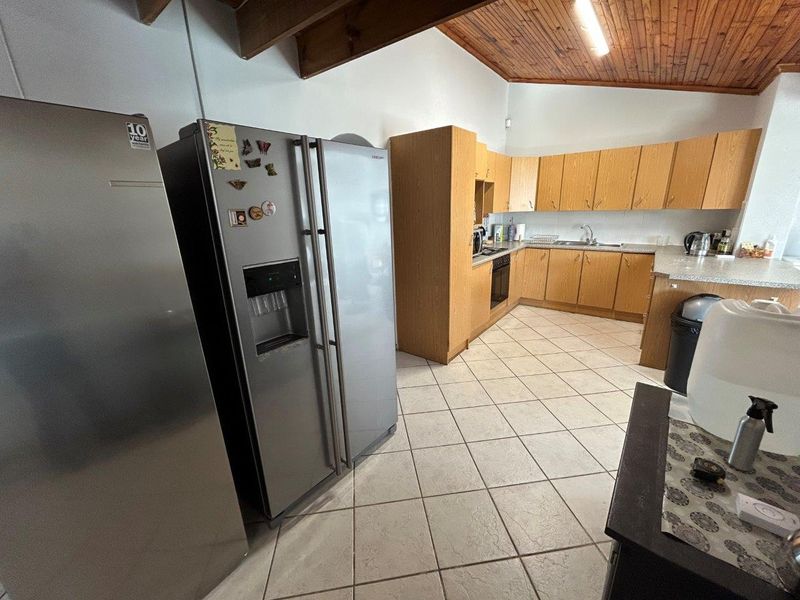 WELL BUILT 3 BEDROOM HOME IN WAVECREST OPPOSITE VICTORY PRIMARY SCHOOL - Photo 6