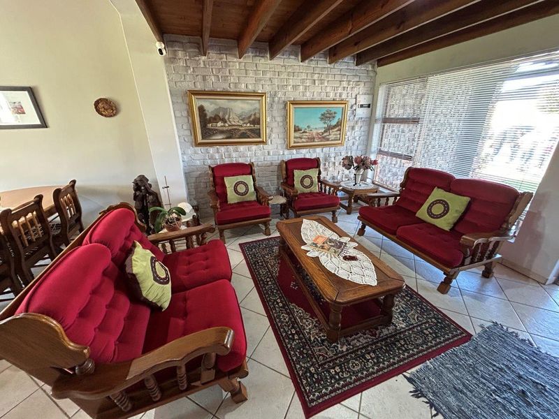 WELL BUILT 3 BEDROOM HOME IN WAVECREST OPPOSITE VICTORY PRIMARY SCHOOL - Photo 4