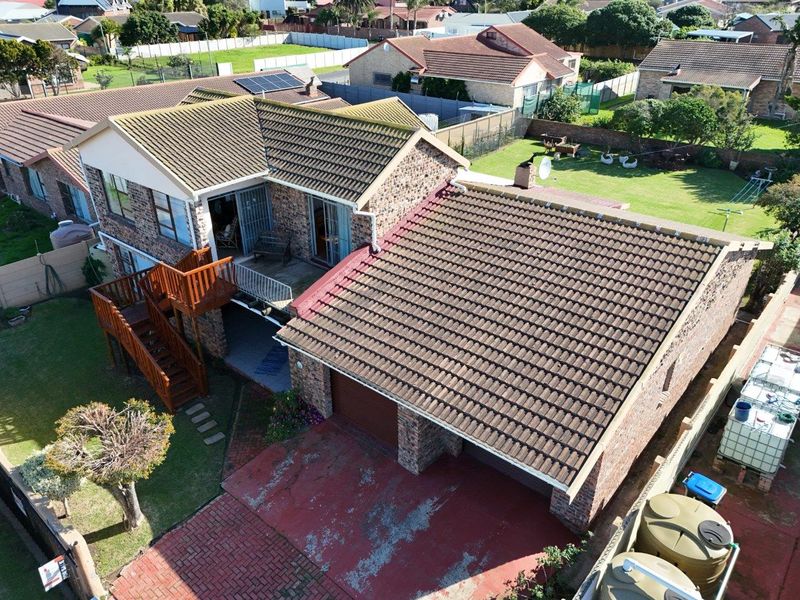 WELL BUILT 3 BEDROOM HOME IN WAVECREST OPPOSITE VICTORY PRIMARY SCHOOL - Photo 2