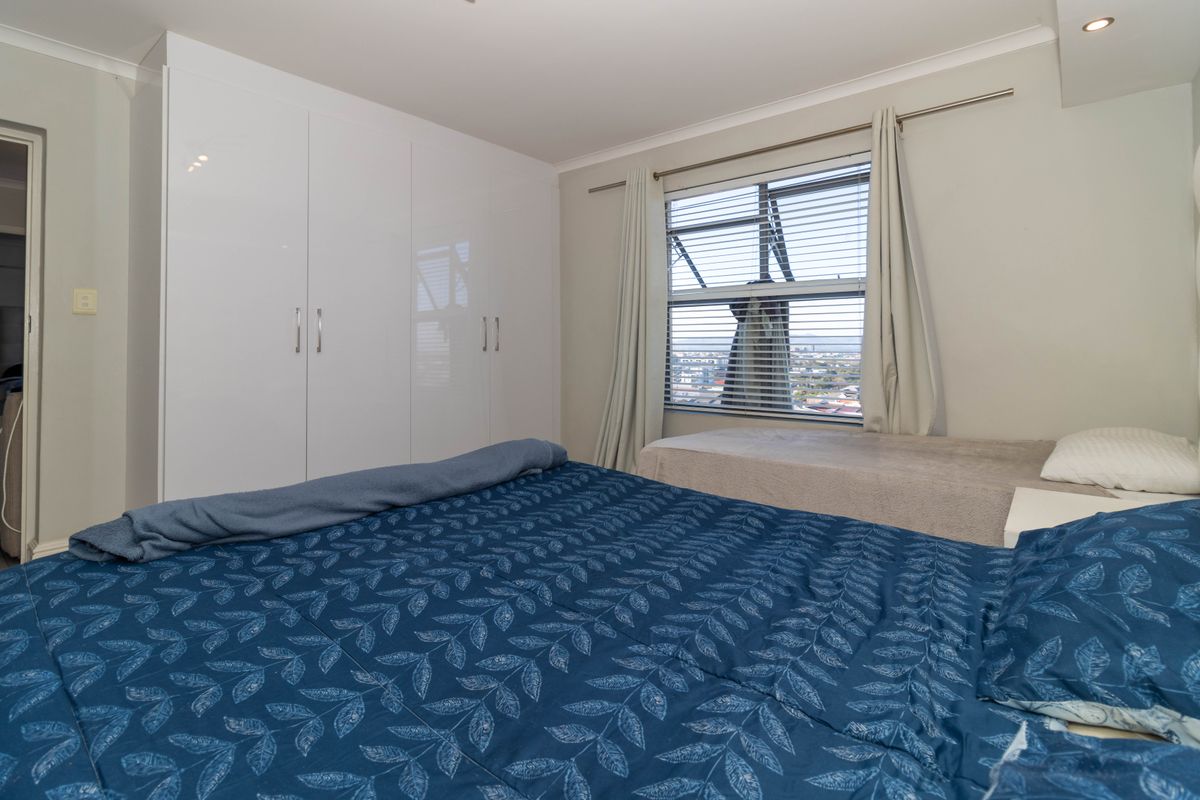 2 Bedroom Apartment for Sale in The Paragon, Observatory - Photo 5