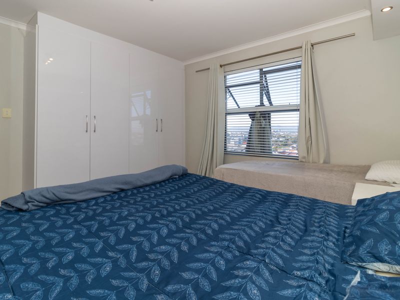 2 Bedroom Apartment for Sale in The Paragon, Observatory - Photo 5
