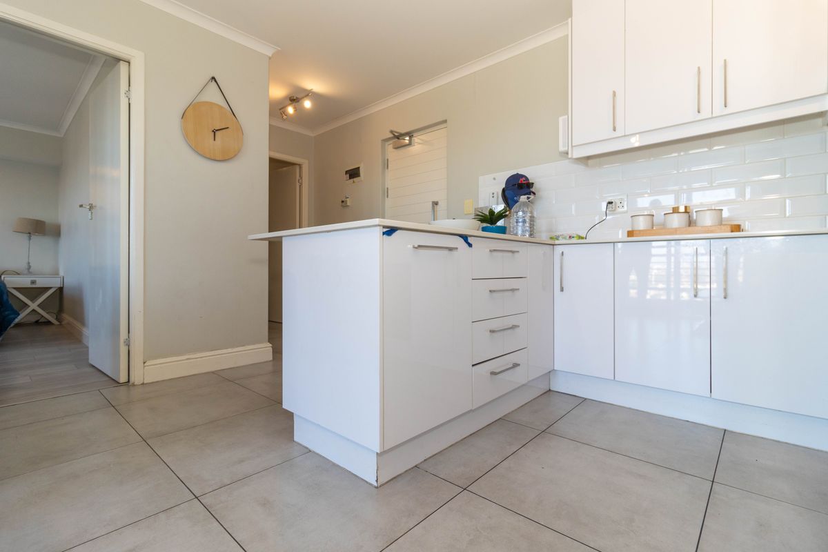 2 Bedroom Apartment for Sale in The Paragon, Observatory - Photo 2