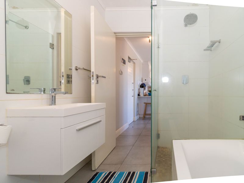 2 Bedroom Apartment for Sale in The Paragon, Observatory - Photo 9