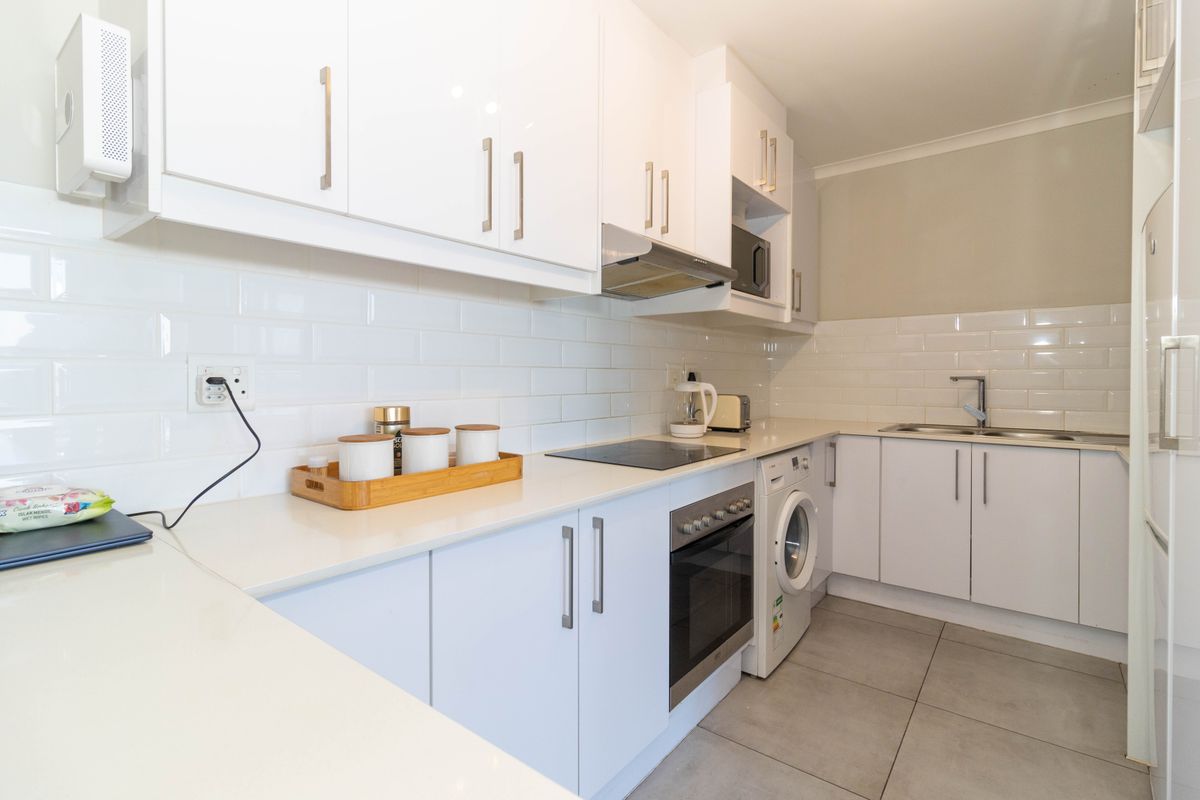 2 Bedroom Apartment for Sale in The Paragon, Observatory - Photo 3