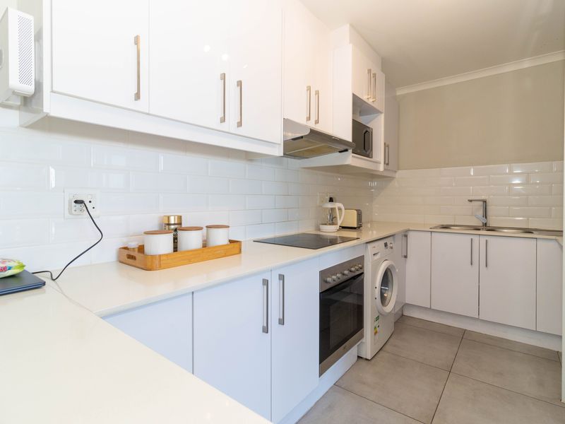 2 Bedroom Apartment for Sale in The Paragon, Observatory - Photo 3