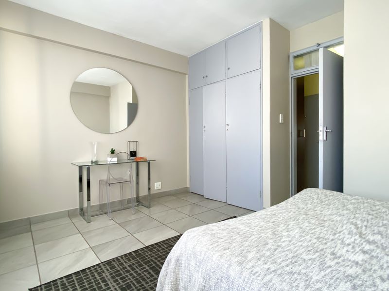 Modern 1-Bedroom Apartment with Private Balcony – Perfect for First-Time Buyers or Investors - Photo 10
