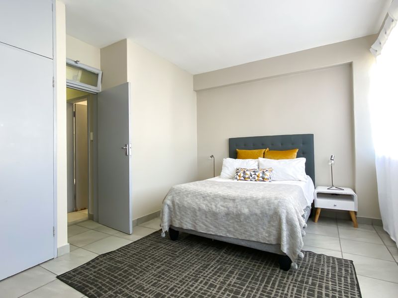 Modern 1-Bedroom Apartment with Private Balcony – Perfect for First-Time Buyers or Investors - Photo 8