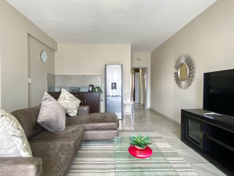 Modern Bachelor Apartment – Smart, Stylish & Perfectly Located - Photo 1