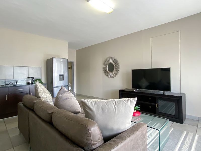 Modern Bachelor Apartment – Smart, Stylish & Perfectly Located - Photo 2