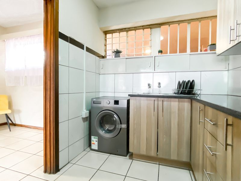 Modern Bachelor Apartment – Smart, Stylish & Perfectly Located - Photo 2