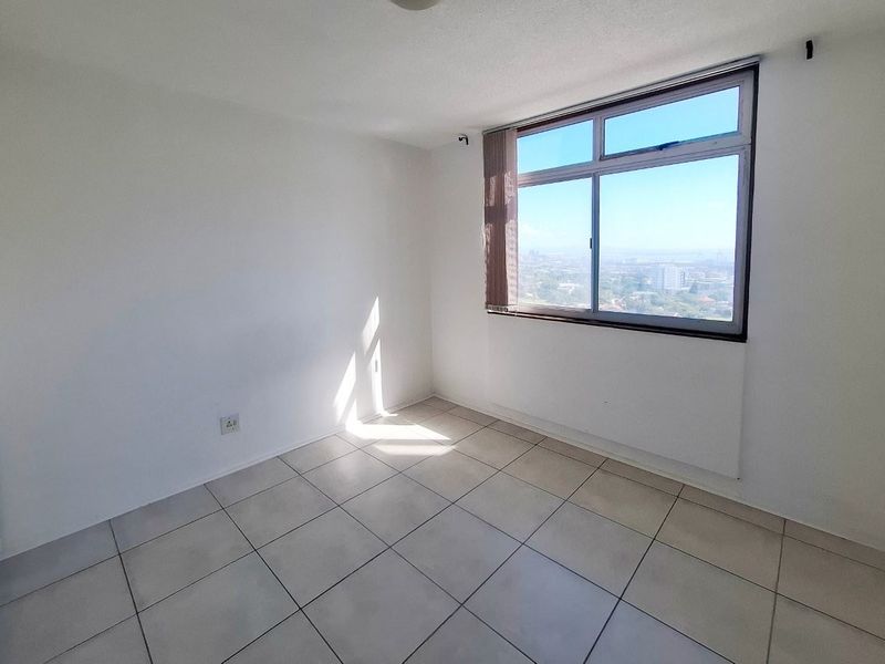 HUMEWOOD 2 BED 1.5 BATH APARTMENT WITH SECURE PARKING FOR RENT - Photo 9