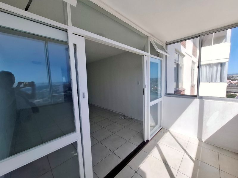 HUMEWOOD 2 BED 1.5 BATH APARTMENT WITH SECURE PARKING FOR RENT - Photo 6