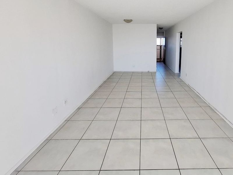 HUMEWOOD 2 BED 1.5 BATH APARTMENT WITH SECURE PARKING FOR RENT - Photo 4