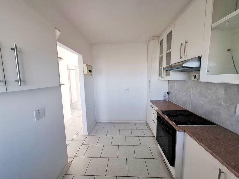 HUMEWOOD 2 BED 1.5 BATH APARTMENT WITH SECURE PARKING FOR RENT - Photo 3