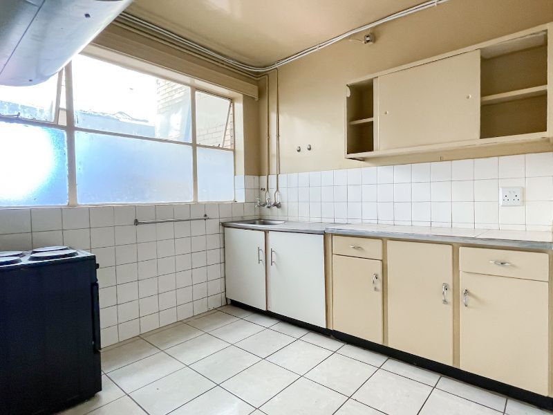 Modern 1-Bedroom Apartment with Private Balcony – Perfect for First-Time Buyers or Investors - Photo 2