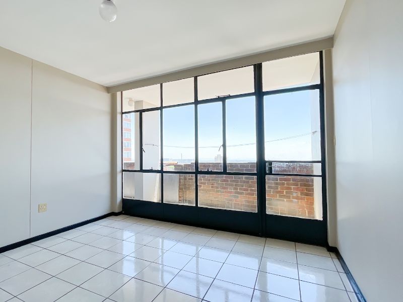 Modern 1-Bedroom Apartment with Private Balcony – Perfect for First-Time Buyers or Investors - Photo 6