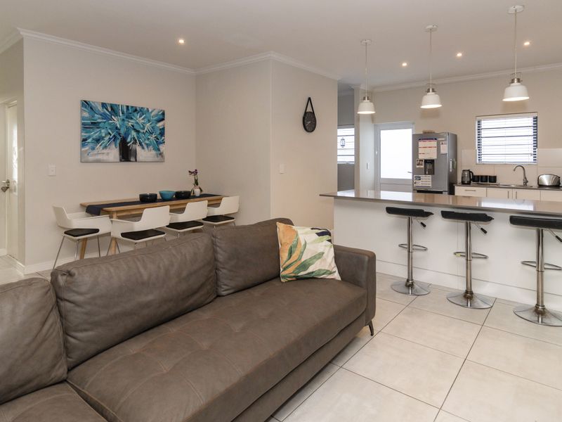 Stunning entertainers home in Sought-After Sunningdale - Photo 10