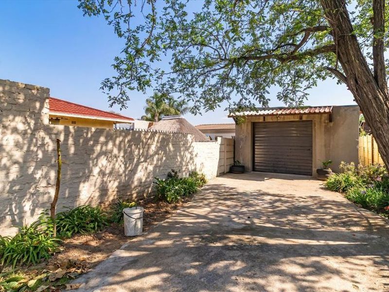 Neat 3 Bedroom 2 Bathroom Home in Kempton Park Ext 2 - Photo 7
