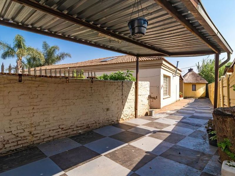 Neat 3 Bedroom 2 Bathroom Home in Kempton Park Ext 2 - Photo 6