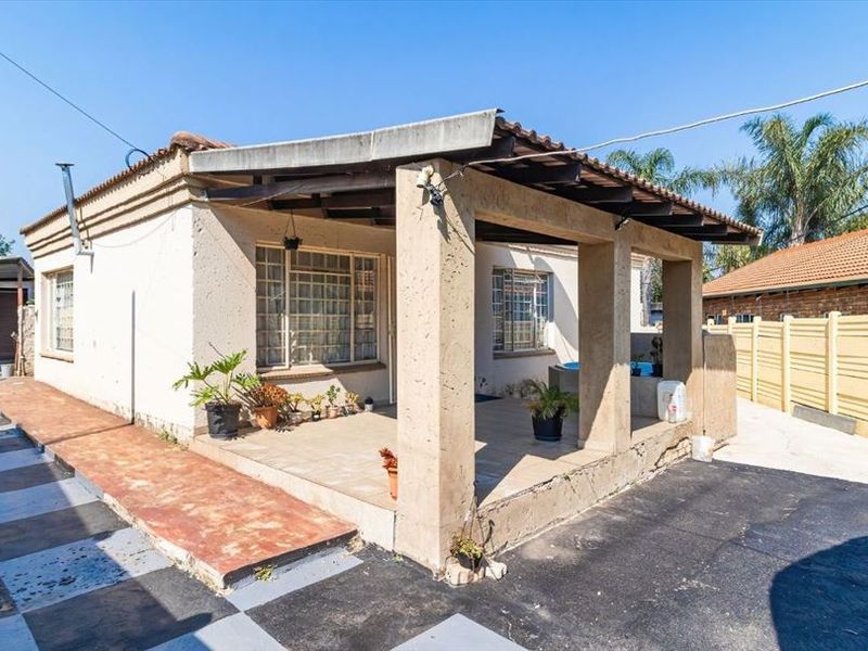 Neat 3 Bedroom 2 Bathroom Home in Kempton Park Ext 2 - Photo 2