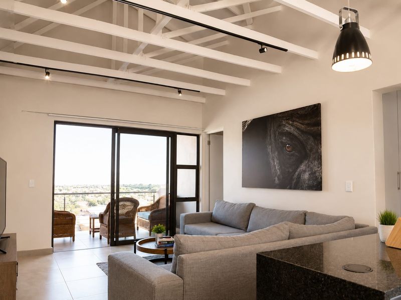 Modern 2-Bedroom Apartment with Stunning Views - Photo 2
