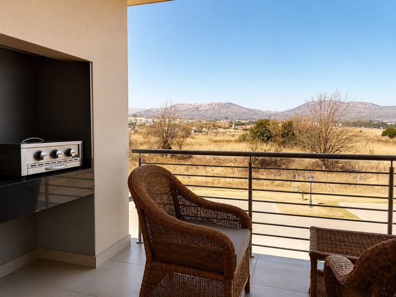 Modern 2-Bedroom Apartment with Stunning Views - Photo 8