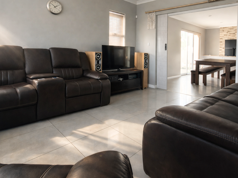 Modern 3-Bedroom Freestanding Home with Exceptional In-door Braai  & Entertainment Area - Photo 4