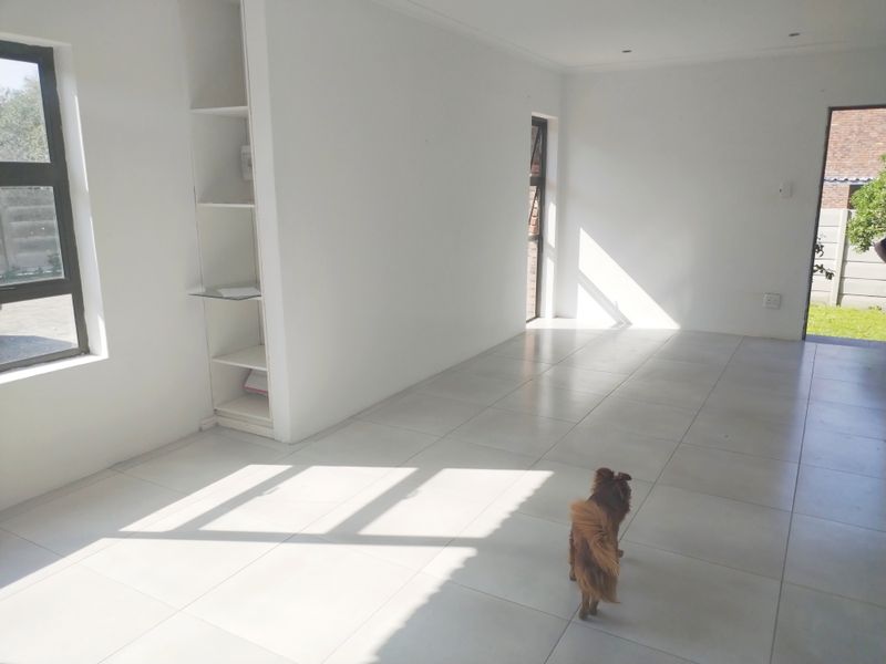 BROADWOOD  2 BED 1 BATH APARTMENT WITH PARKING FOR RENT - Photo 1