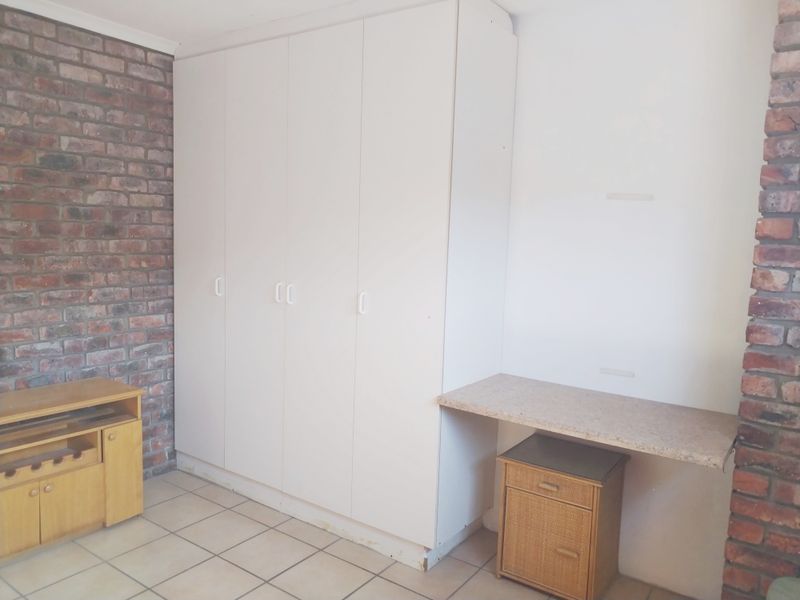 BROADWOOD  2 BED 1 BATH APARTMENT WITH PARKING FOR RENT - Photo 9