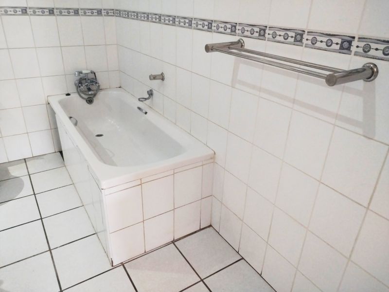 BROADWOOD  2 BED 1 BATH APARTMENT WITH PARKING FOR RENT - Photo 7