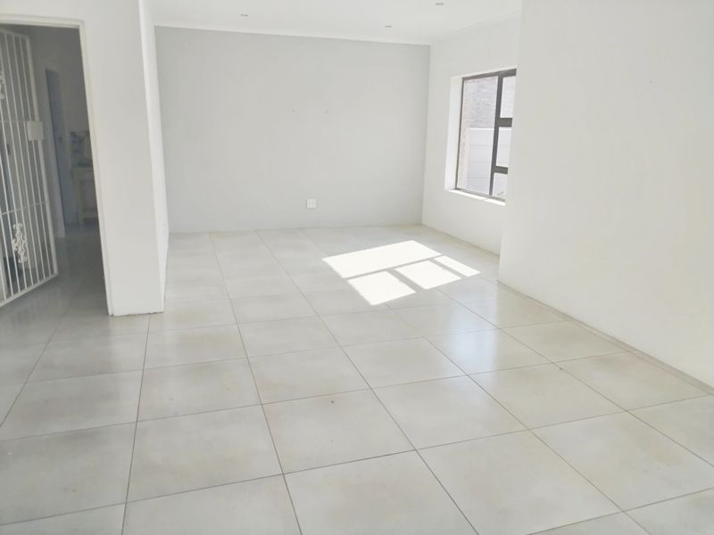 BROADWOOD  2 BED 1 BATH APARTMENT WITH PARKING FOR RENT - Photo 2