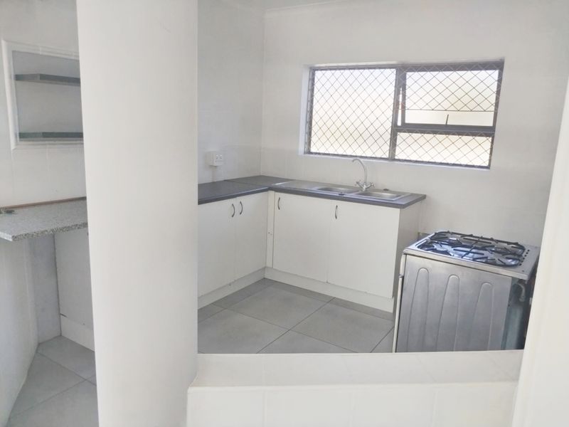 BROADWOOD  2 BED 1 BATH APARTMENT WITH PARKING FOR RENT - Photo 3