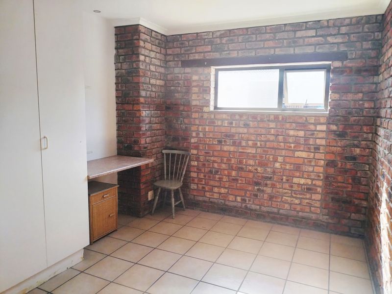 BROADWOOD  2 BED 1 BATH APARTMENT WITH PARKING FOR RENT - Photo 10