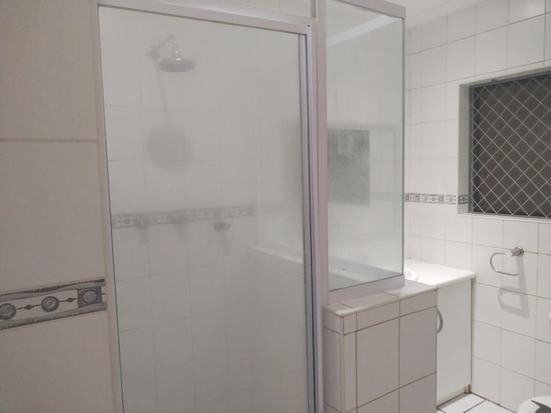 BROADWOOD  2 BED 1 BATH APARTMENT WITH PARKING FOR RENT - Photo 8